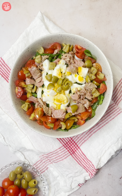 Salade de thon, haricots verts, olives & œufs