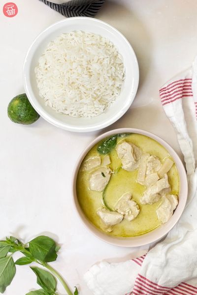 Curry vert thaï au poulet et riz