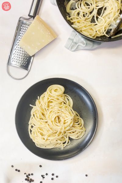 Spaghetti cacio e pepe (spaghetti poivre & pecorino)