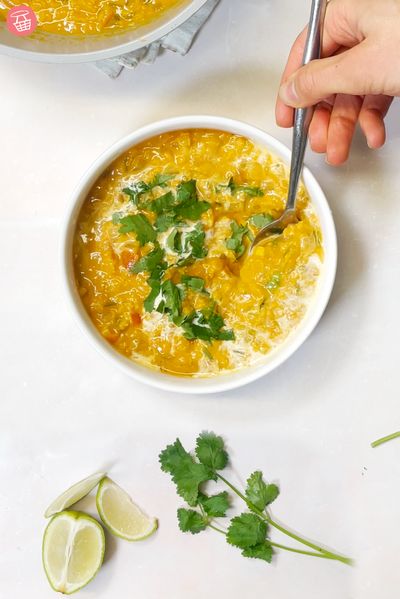 Soupe lentille corail, coco & curry d'inspiration Ottolenghi