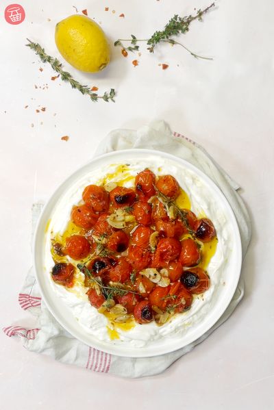 Chaud-froid de tomates cerises au yaourt d'inspiration Ottolenghi