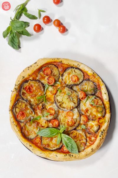 Tarte fine Parmigiana : aubergine, tomate & mozzarella