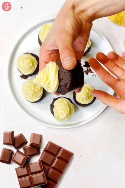 Cupcakes au chocolat et glaçage vanille